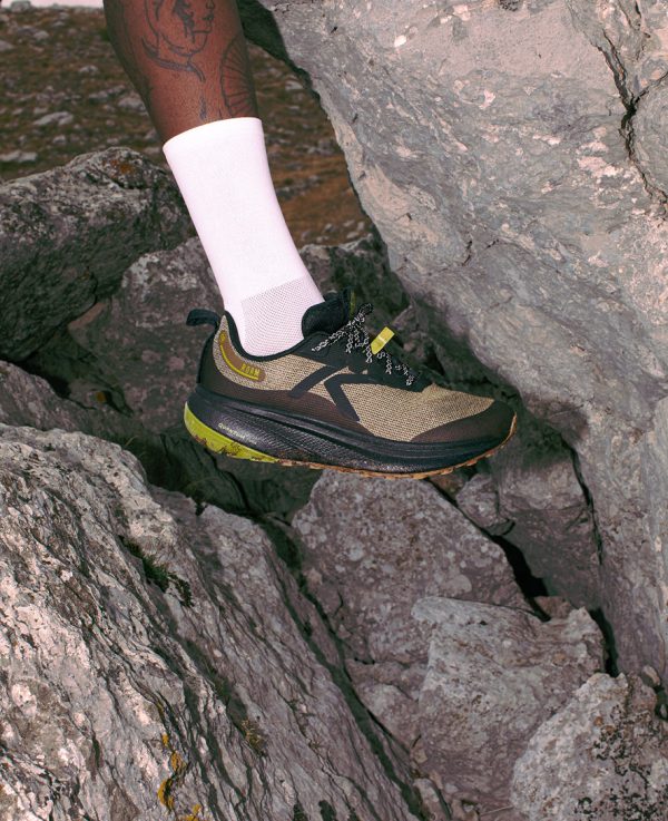 Men's Roam Trail Running Shoe | Alloy/Naval Academy